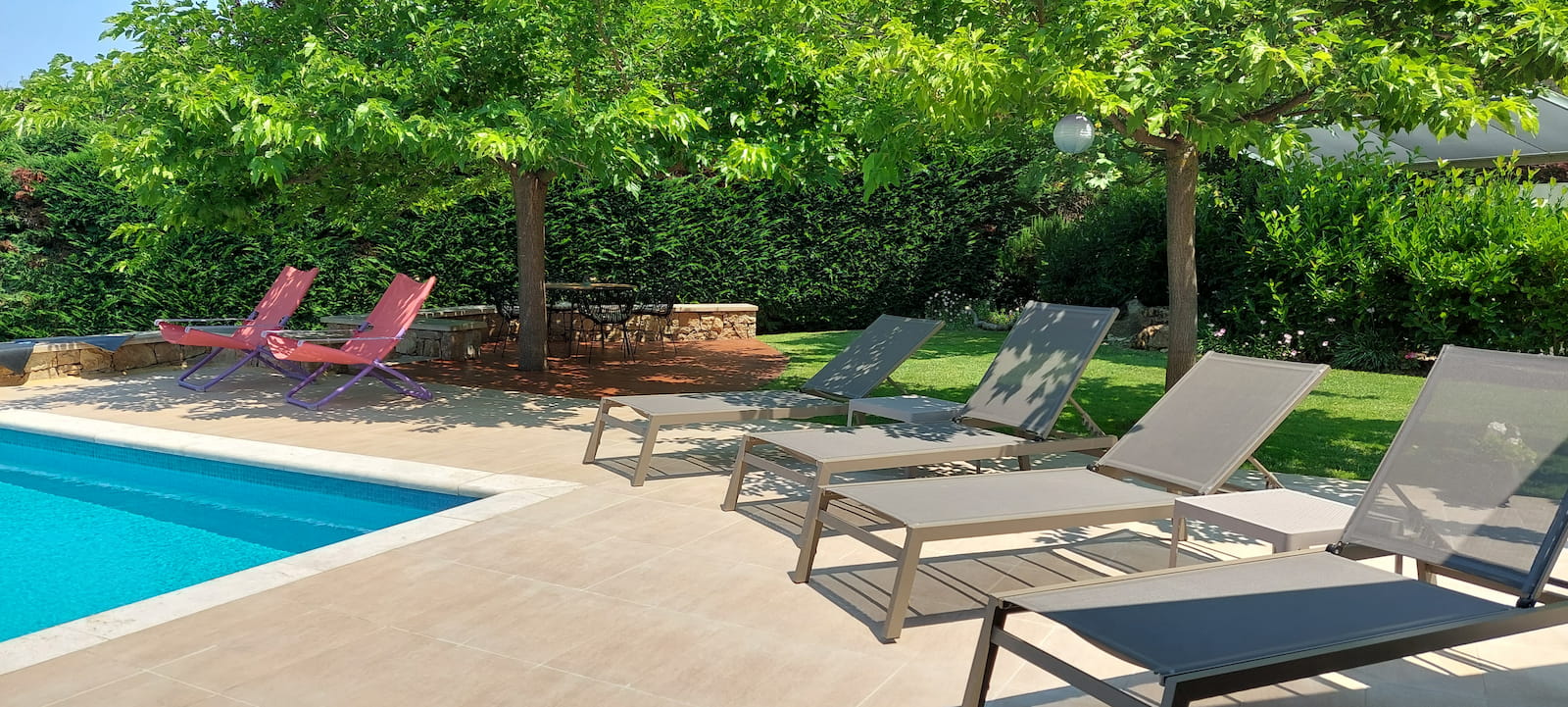 Poolside loungers